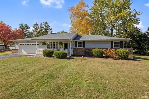 602 Forsythia St Se Cmn, De Motte, IN 46310
