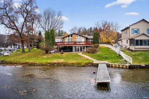 20782 S Lake Dr, Walkerton, IN 46574