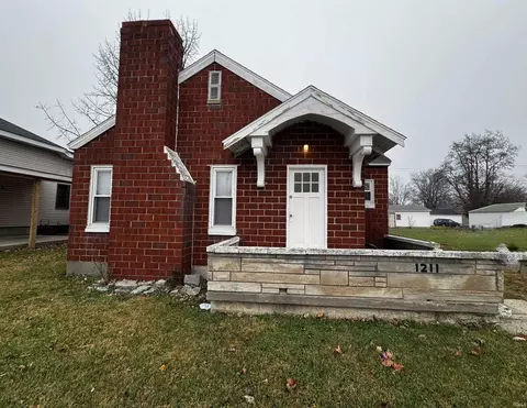 1211 W 1209 W Main St, Mitchell, IN 47446