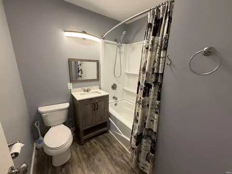 Bath - 1812 Circle Dr, Bedford, IN 47421 photo 3 of 3