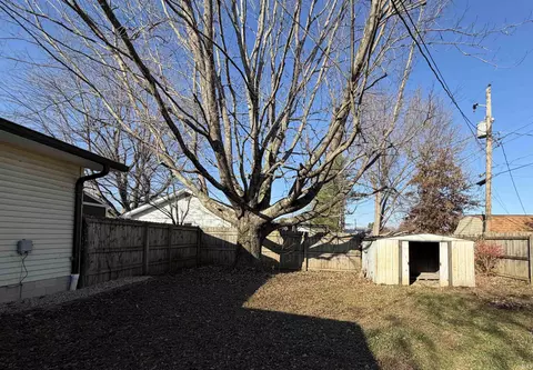 Exterior - 1812 Circle Dr, Bedford, IN 47421 photo 5 of 7