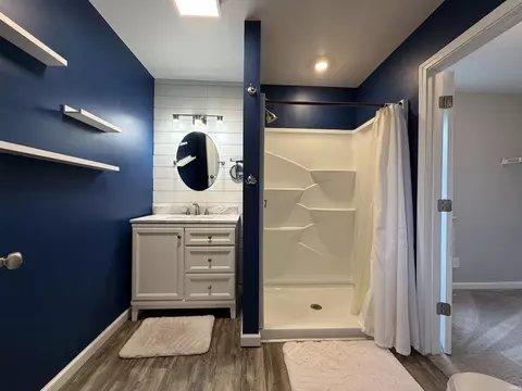 Bath - 1812 Circle Dr, Bedford, IN 47421 photo 1 of 3