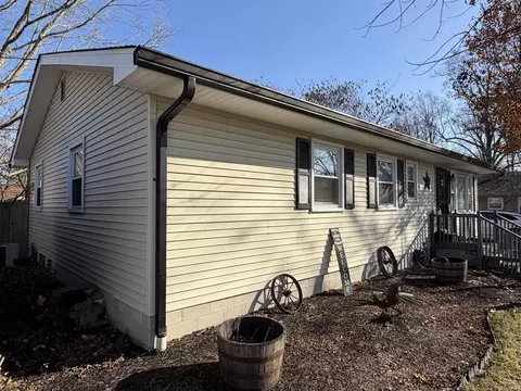 Exterior - 1812 Circle Dr, Bedford, IN 47421 photo 2 of 7