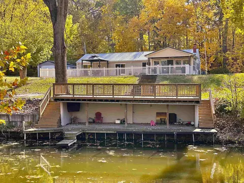 11044 N Landings Rd, Monticello, IN 47960