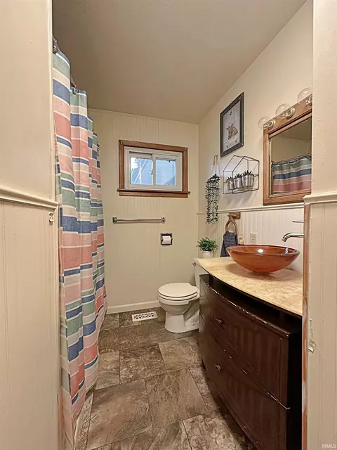 638 Main St, Elnora, IN 47529 photo 18