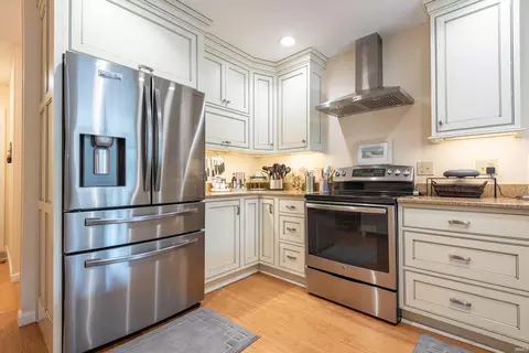 Kitchen - 2258 E Cape Cod Dr, Bloomington, IN 47401 photo 2 of 4