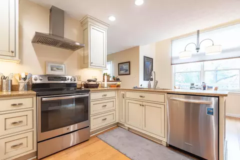 Kitchen - 2258 E Cape Cod Dr, Bloomington, IN 47401 photo 3 of 4
