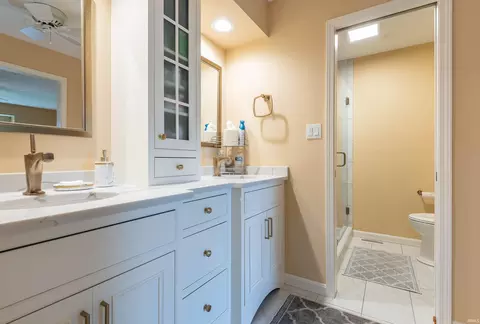 Bath - 2258 E Cape Cod Dr, Bloomington, IN 47401 photo 1 of 4