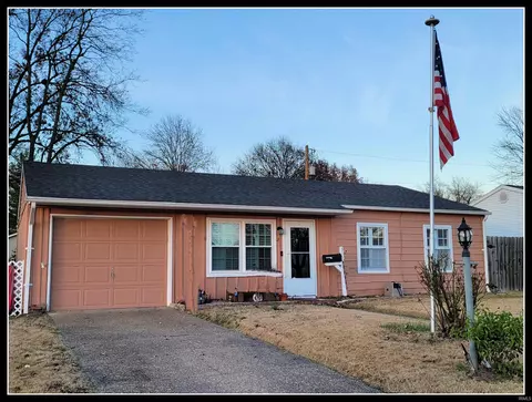 319 Greenleaf Dr, Evansville, IN 47710