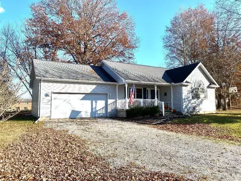 889 7th St Ne St, Linton, IN 47441