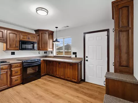 Kitchen - 1301 Eichel Ave, Evansville, IN 47711 photo 1 of 5