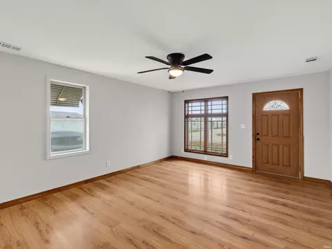 Living - 1301 Eichel Ave, Evansville, IN 47711 photo 3 of 4