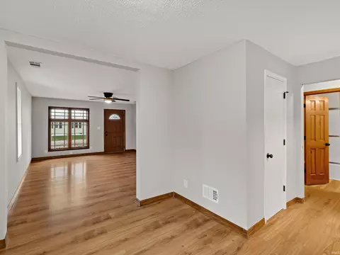 Entry Way - 1301 Eichel Ave, Evansville, IN 47711 photo 3 of 3