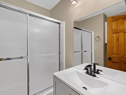 Bath - 1301 Eichel Ave, Evansville, IN 47711 photo 2 of 2