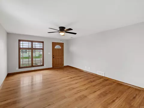 Living - 1301 Eichel Ave, Evansville, IN 47711 photo 4 of 4