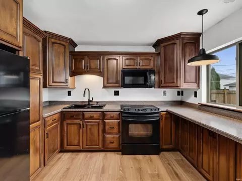 Kitchen - 1301 Eichel Ave, Evansville, IN 47711 photo 2 of 5