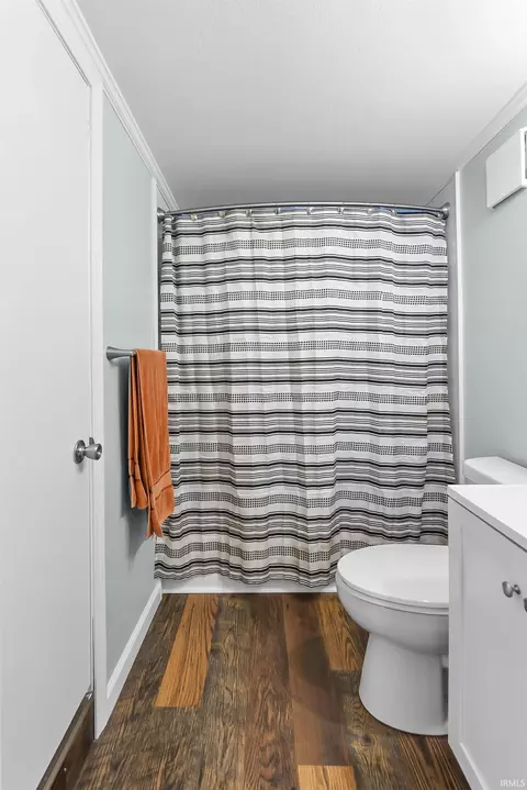 Bath - 8652 E Koher Rd, Syracuse, IN 46567 photo 1 of 3