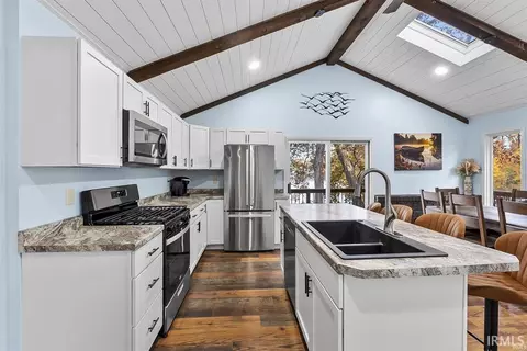 Kitchen - 8652 E Koher Rd, Syracuse, IN 46567 photo 1 of 3