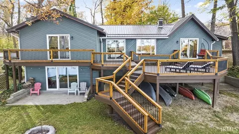 Exterior - 8652 E Koher Rd, Syracuse, IN 46567 photo 5 of 7