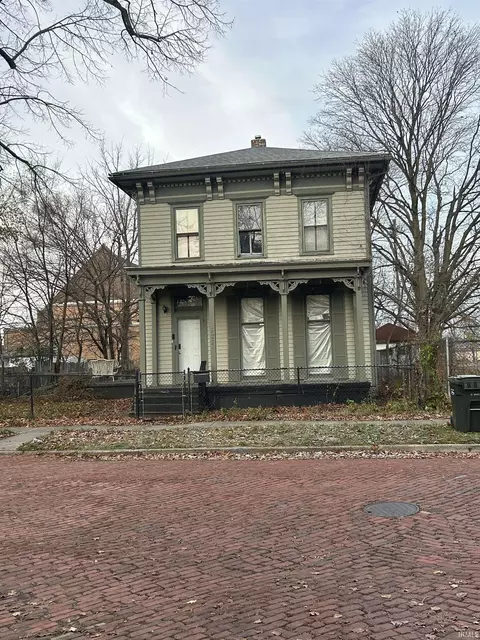 121 Studebaker St, South Bend, IN 46628