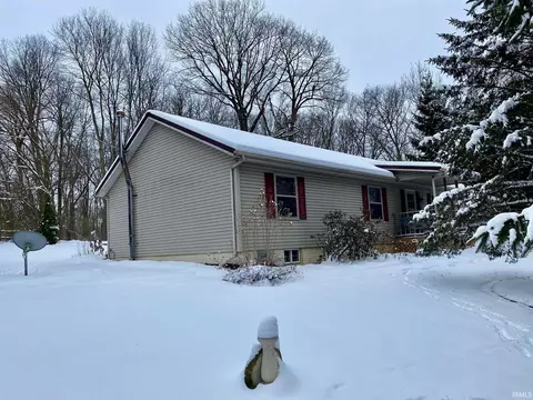 4262 E 850 N Rd, Rome City, IN 46784