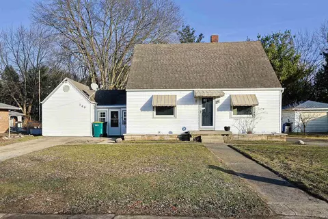140 Oakside Ave, Mishawaka, IN 46544