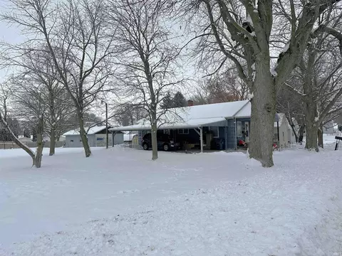 205 W 3rd St, Fowler, IN 47944 photo 2