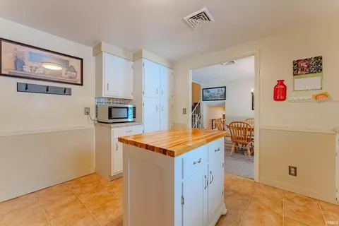 Kitchen - 945 Sunset Dr, Wabash, IN 46992 photo 3 of 4