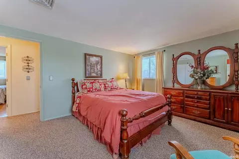 Bedroom - 945 Sunset Dr, Wabash, IN 46992 photo 2 of 11