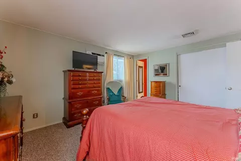 Bedroom - 945 Sunset Dr, Wabash, IN 46992 photo 4 of 11