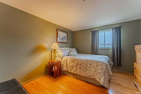 Bedroom - 945 Sunset Dr, Wabash, IN 46992 photo 7 of 11