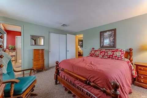 Bedroom - 945 Sunset Dr, Wabash, IN 46992 photo 3 of 11
