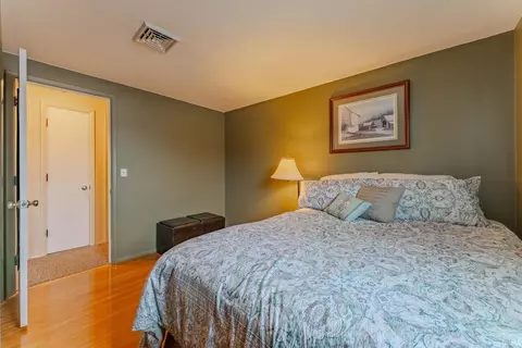 Bedroom - 945 Sunset Dr, Wabash, IN 46992 photo 9 of 11