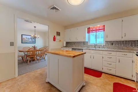 Kitchen - 945 Sunset Dr, Wabash, IN 46992 photo 4 of 4