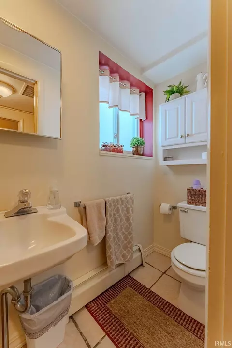 Bath - 945 Sunset Dr, Wabash, IN 46992 photo 3 of 4