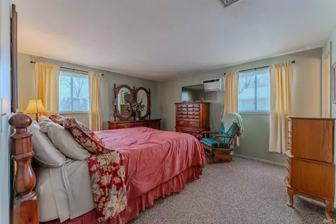 Bedroom - 945 Sunset Dr, Wabash, IN 46992 photo 1 of 11