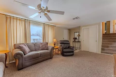 Living - 945 Sunset Dr, Wabash, IN 46992 photo 1 of 3