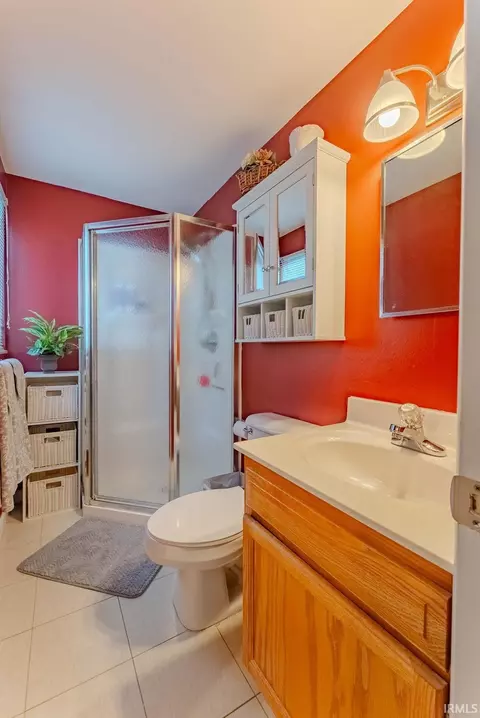 Bath - 945 Sunset Dr, Wabash, IN 46992 photo 1 of 4