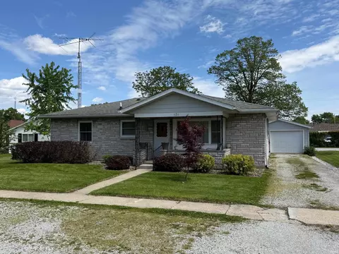 121 N Market St, Francesville, IN 47946