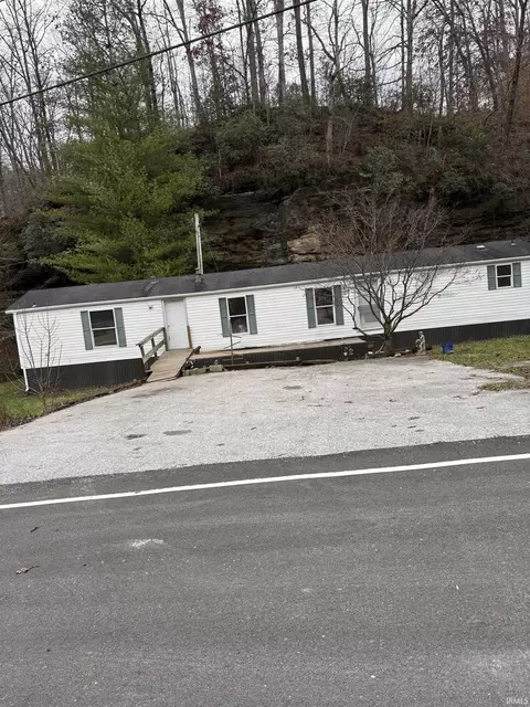 358 N Sycamore Rd, Taswell, IN 47175