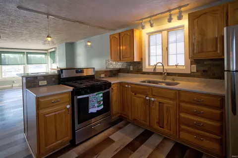 Kitchen - 8917 E Circle Drive S Dr, Syracuse, IN 46567 photo 2 of 2