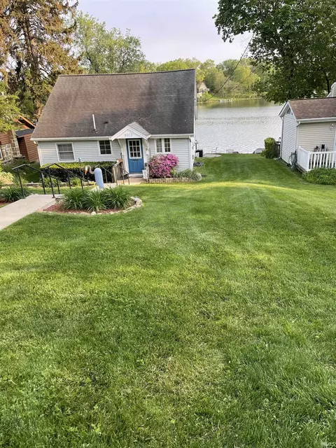 Exterior - 8917 E Circle Drive S Dr, Syracuse, IN 46567 photo 4 of 11