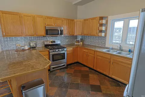 405 E 3rd St, Brookston, IN 47923 photo 7