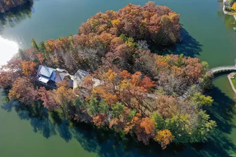 1720 N Shore Dr, Rome City, IN 46784