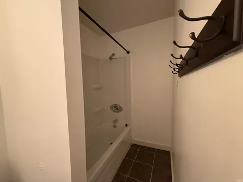 Bath - 802 E Allendale Dr, Bloomington, IN 47401 photo 2 of 3