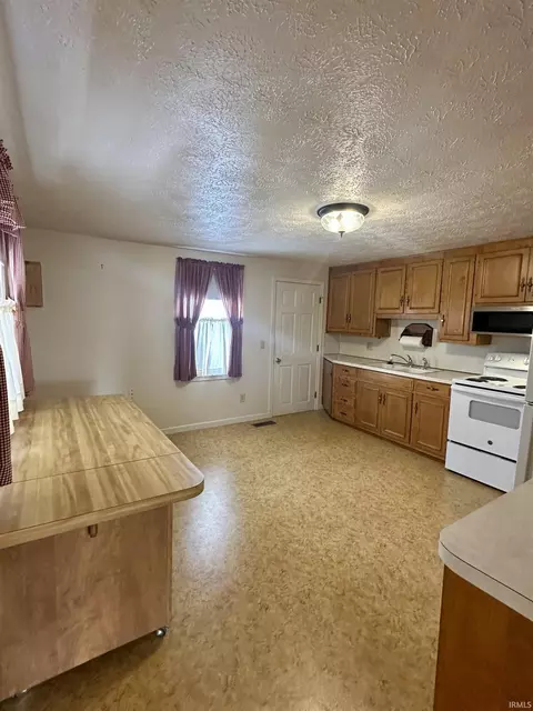205 E Franklin St, Delphi, IN 46923 photo 5
