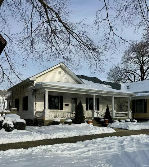 205 E Franklin St, Delphi, IN 46923 photo 2