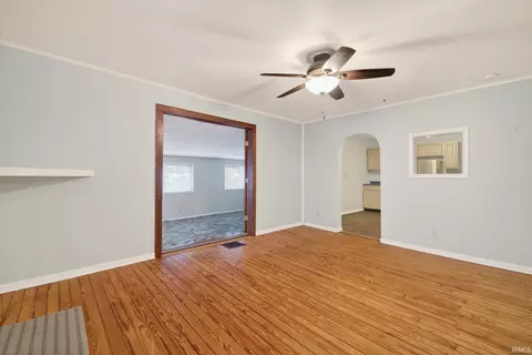 Living - 917 N Maple St, Bloomington, IN 47404 photo 1 of 5