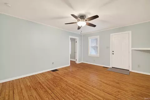 Living - 917 N Maple St, Bloomington, IN 47404 photo 4 of 5