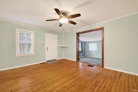 Living - 917 N Maple St, Bloomington, IN 47404 photo 2 of 5